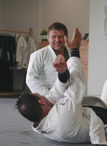 Kris enjoys the practice of Brazilian ju-jitsu.